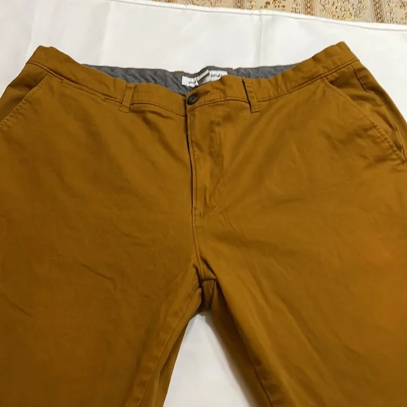 Amazon Essentials Men Chino Pants Size 40W X 28L EUC